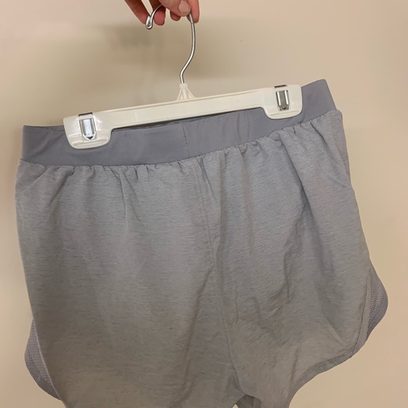 GREY UNDER-ARMOR SHORTS - Picture 2 of 3